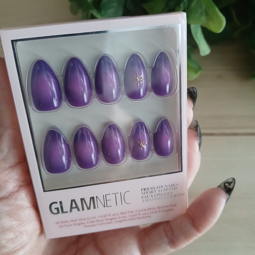 WOW! Glamnetic Short Almond Nail In ~ Tarot She's A Beauty - Picture 2 of 7